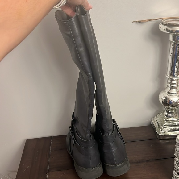 Black boots - Picture 4 of 6